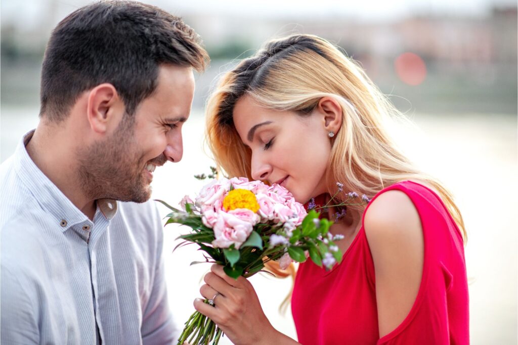 250 Short Love Messages For That Special Someone - Loverz Theatre