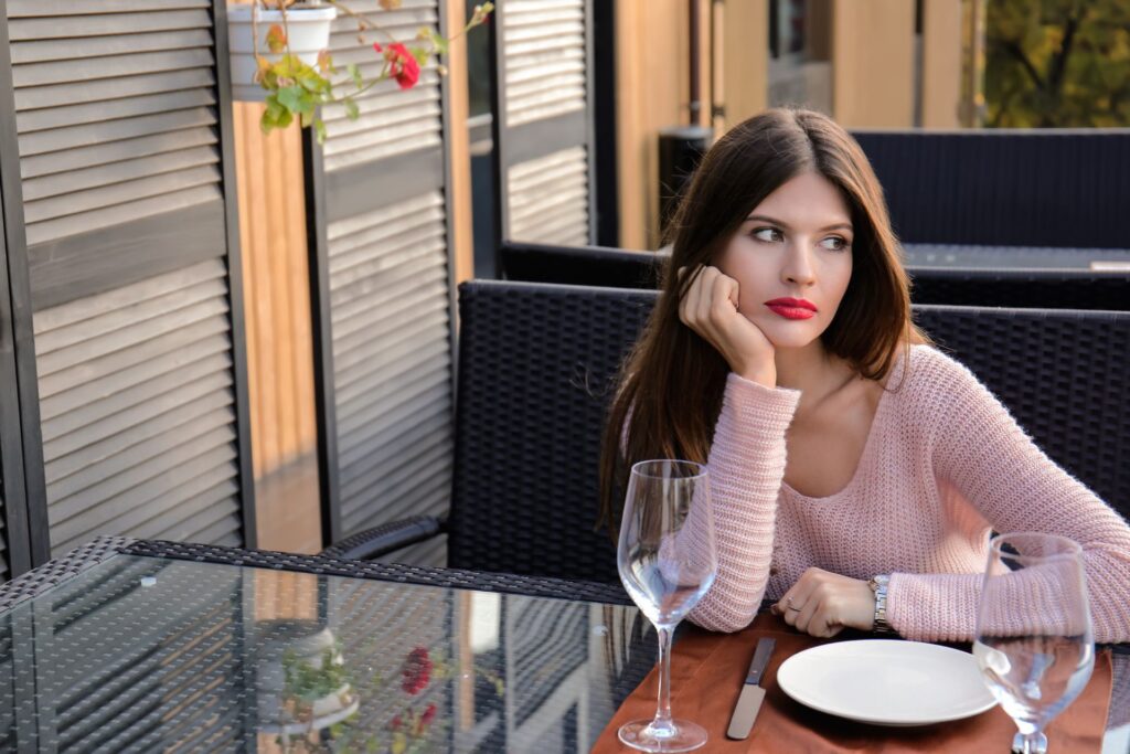 13 Things You Should Never Do On A First Date - Loverz Theatre